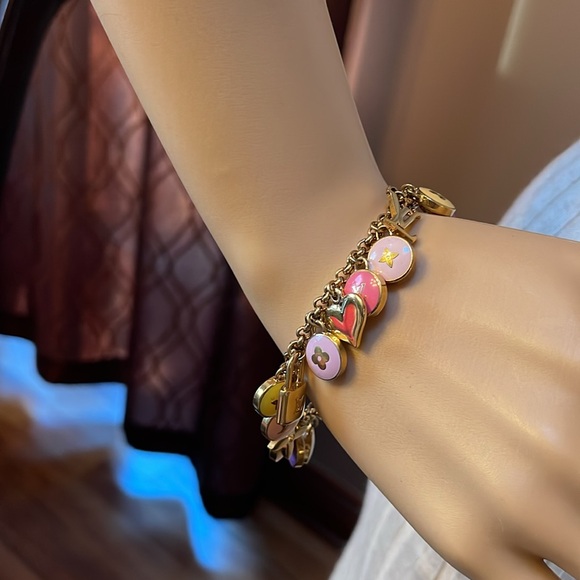 Louis Vuitton Keychain Holder - Picture 3 of 6